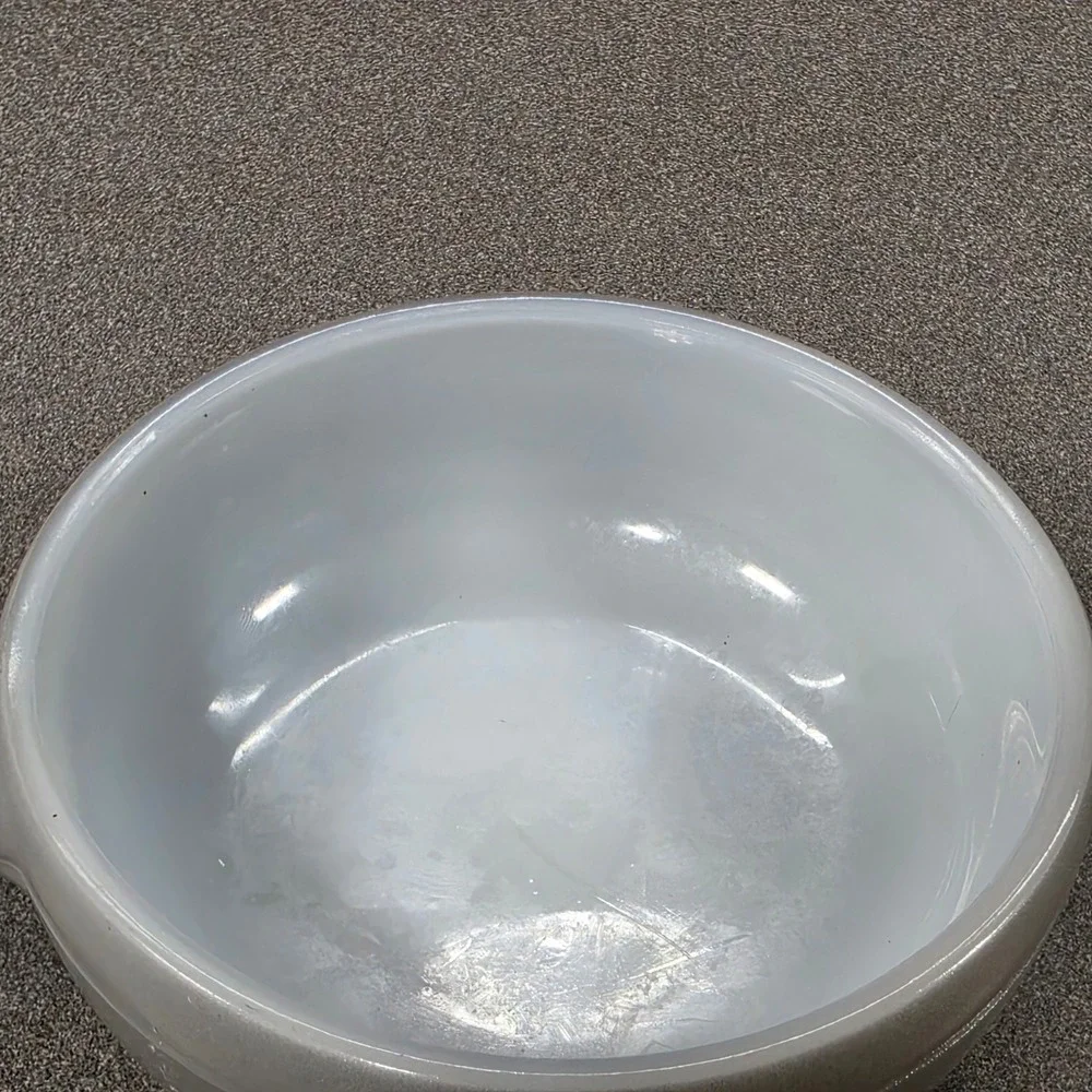 Glasbake Soup, Cereal, Chili Bowl 5in Gray Excellent J-314 Milk Glass Handle
